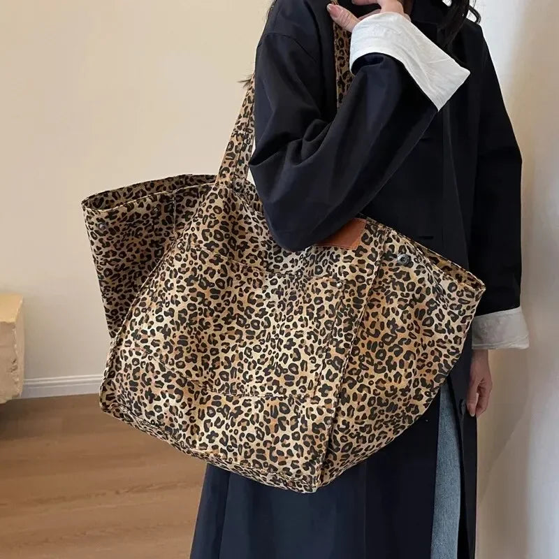 Leopardo Tote Bag