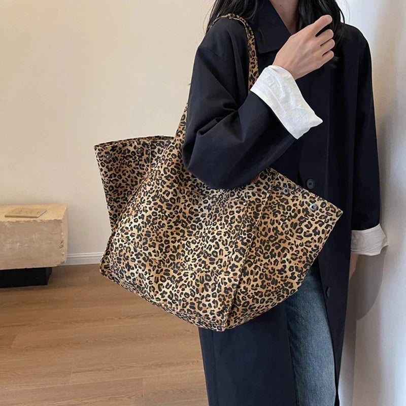 Leopardo Tote Bag