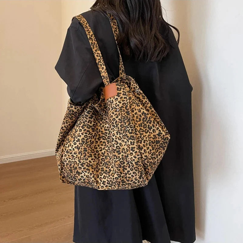 Leopardo Tote Bag