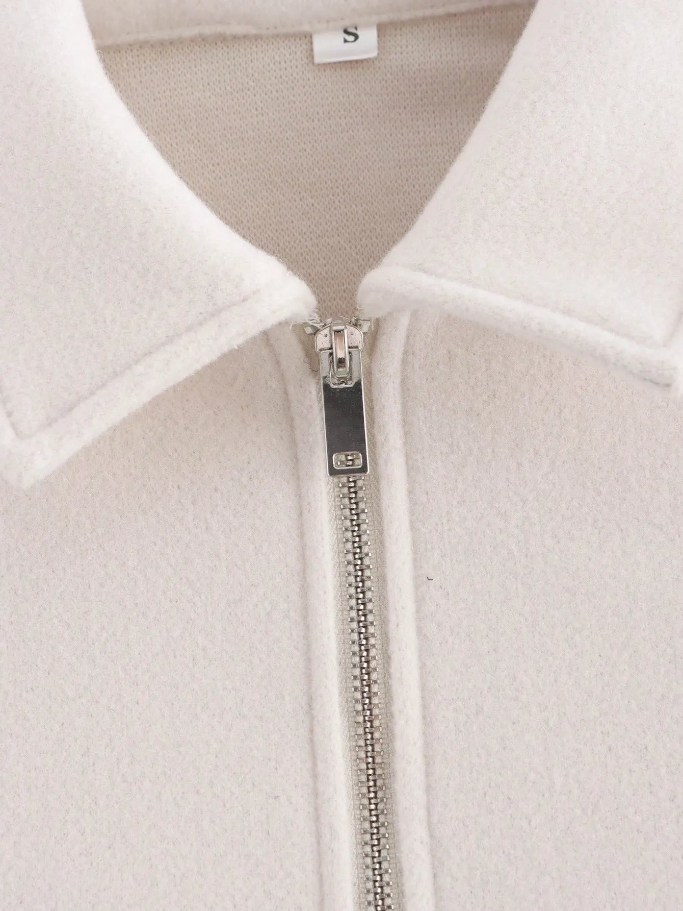 Chaqueta Cropped 'París' – Tacto Suave & Estilo Premium